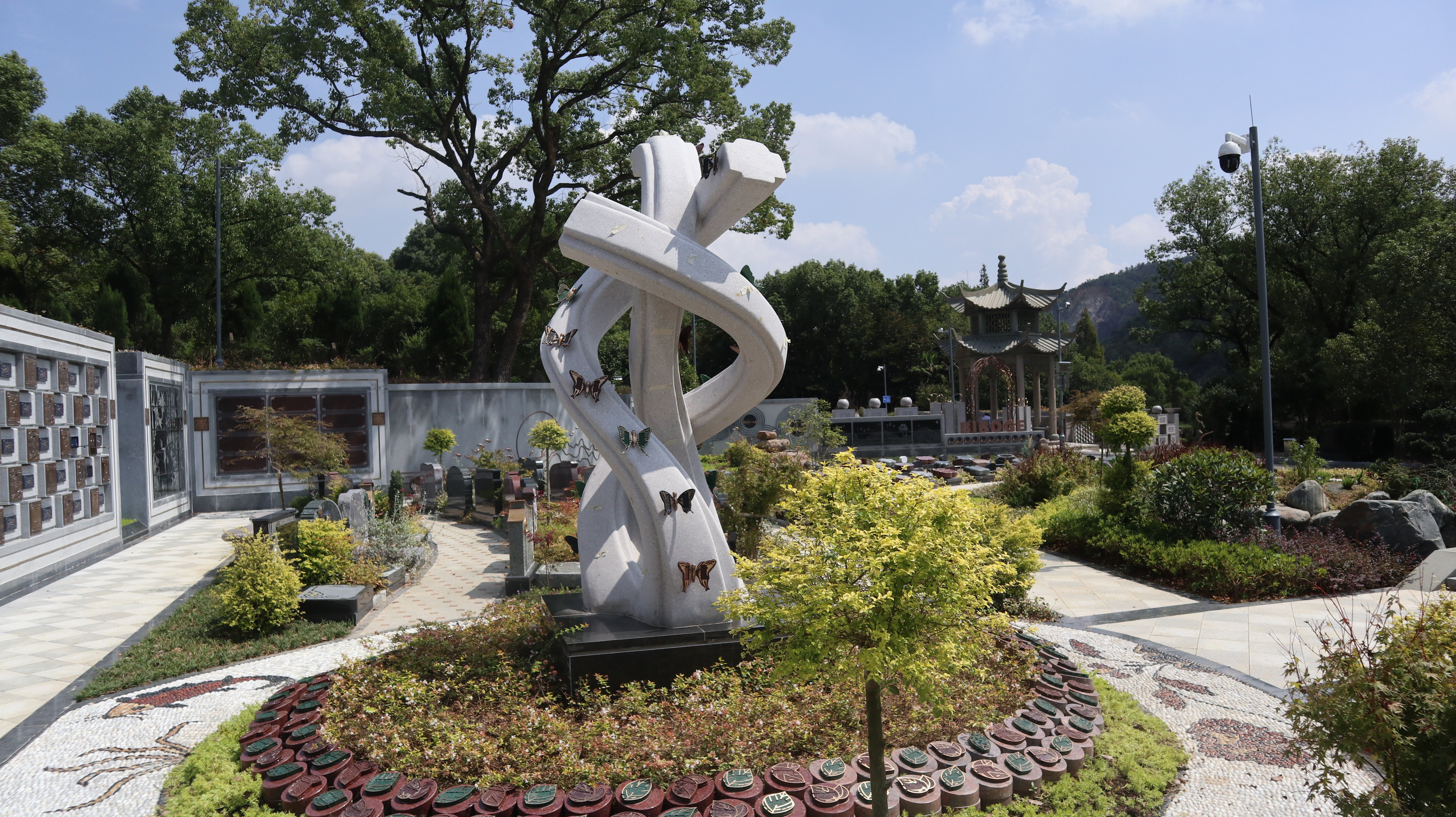 人生就是搏以”微刷新”引领老旧墓园走向绿色生态未来