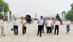 <b>驻足当“夏”  共话开展</b>