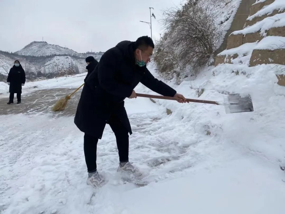 新春佳节的温暖守护 | 人生就是搏以行动誊写责任，，，拾金不昧照亮人心