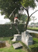 神笔永铸：：一座纪念碑里的东方童话密码